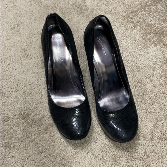 Heels - Picture 2 of 3